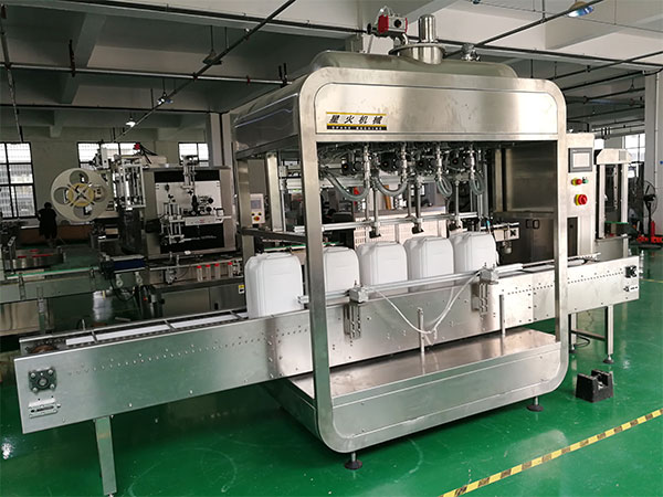 瓶裝消毒液灌裝機細節(jié)圖