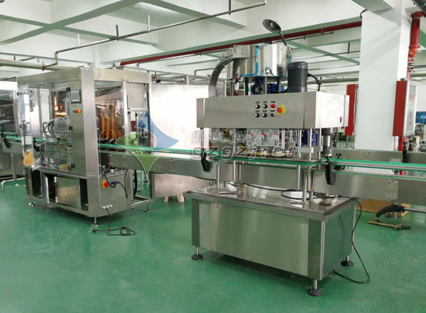 爽膚水灌裝旋蓋生產(chǎn)線(xiàn)