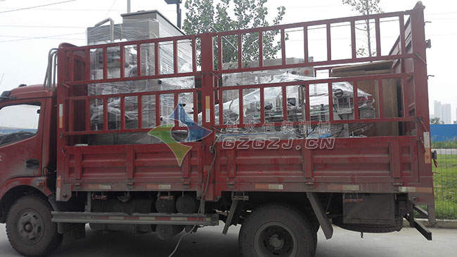 調味醬自動包裝機發貨現場